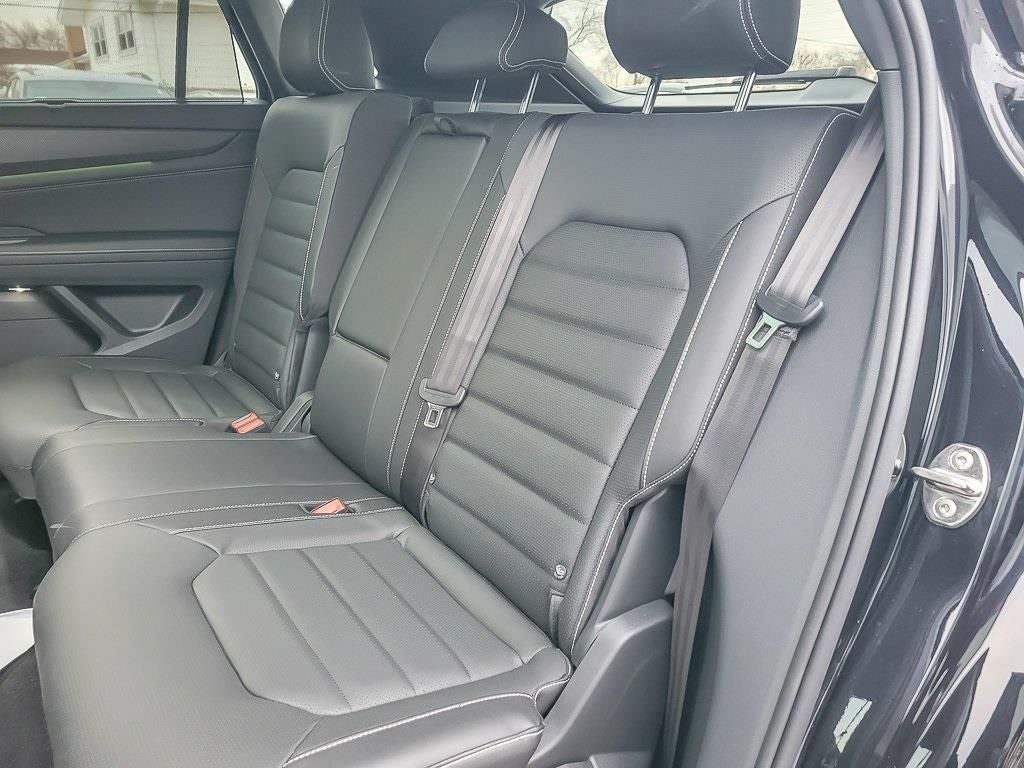 2026 Volkswagen Atlas Cross Sport 2.0T SEL R-Line Black