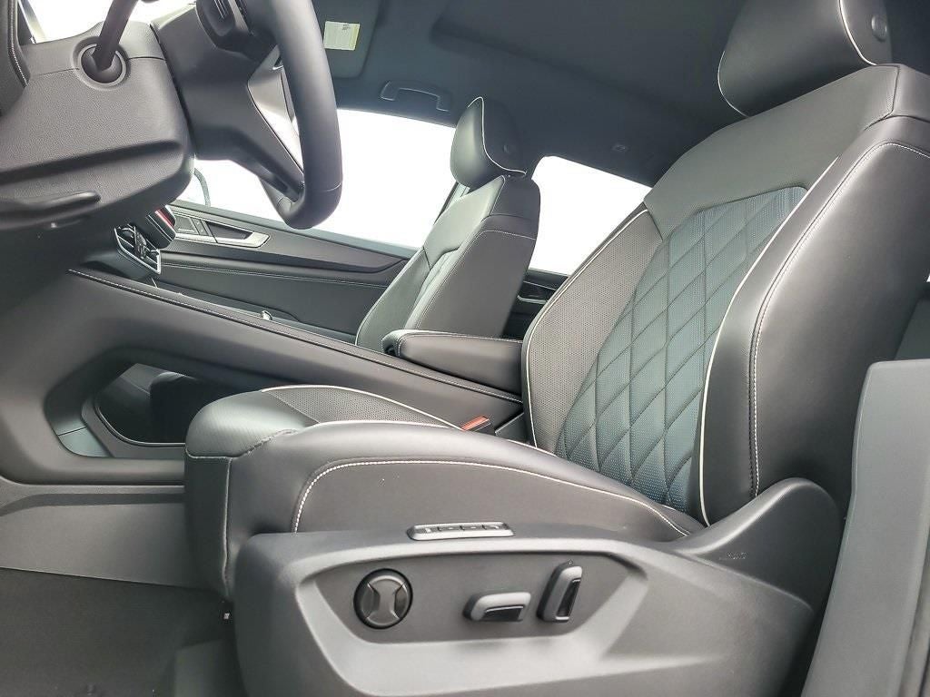 2025 Volkswagen Atlas Cross Sport 2.0T SEL Premium R-Line