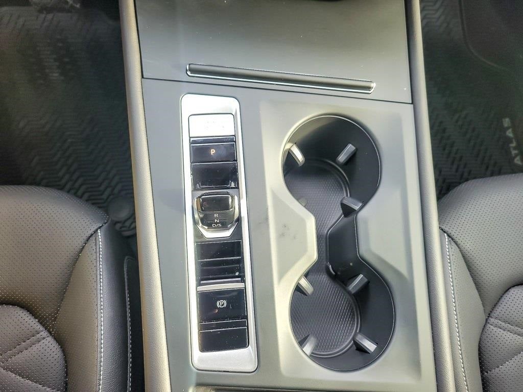 2025 Volkswagen Atlas 2.0T SE