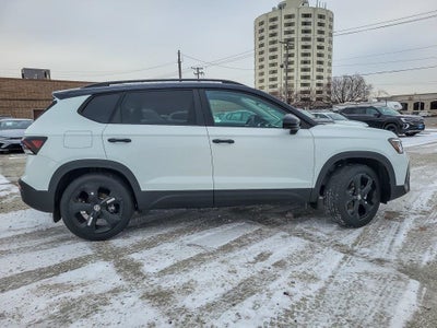 2026 Volkswagen Taos 1.5T SE Black