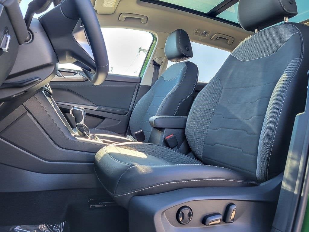 2025 Volkswagen Taos 1.5T SE Black