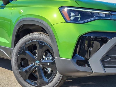 2025 Volkswagen Taos 1.5T SE Black