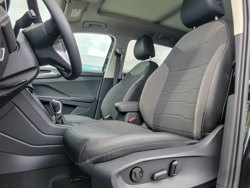 2025 Volkswagen Taos 1.5T SE Black