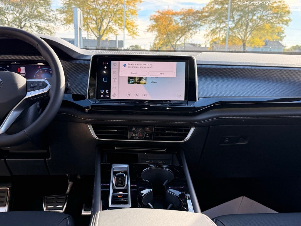 2026 Volkswagen Atlas Cross Sport 2.0T SEL R-Line Black