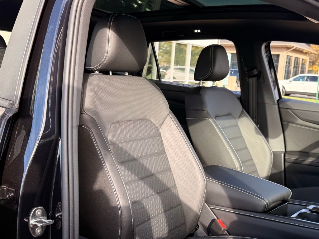 2026 Volkswagen Atlas Cross Sport 2.0T SEL R-Line Black