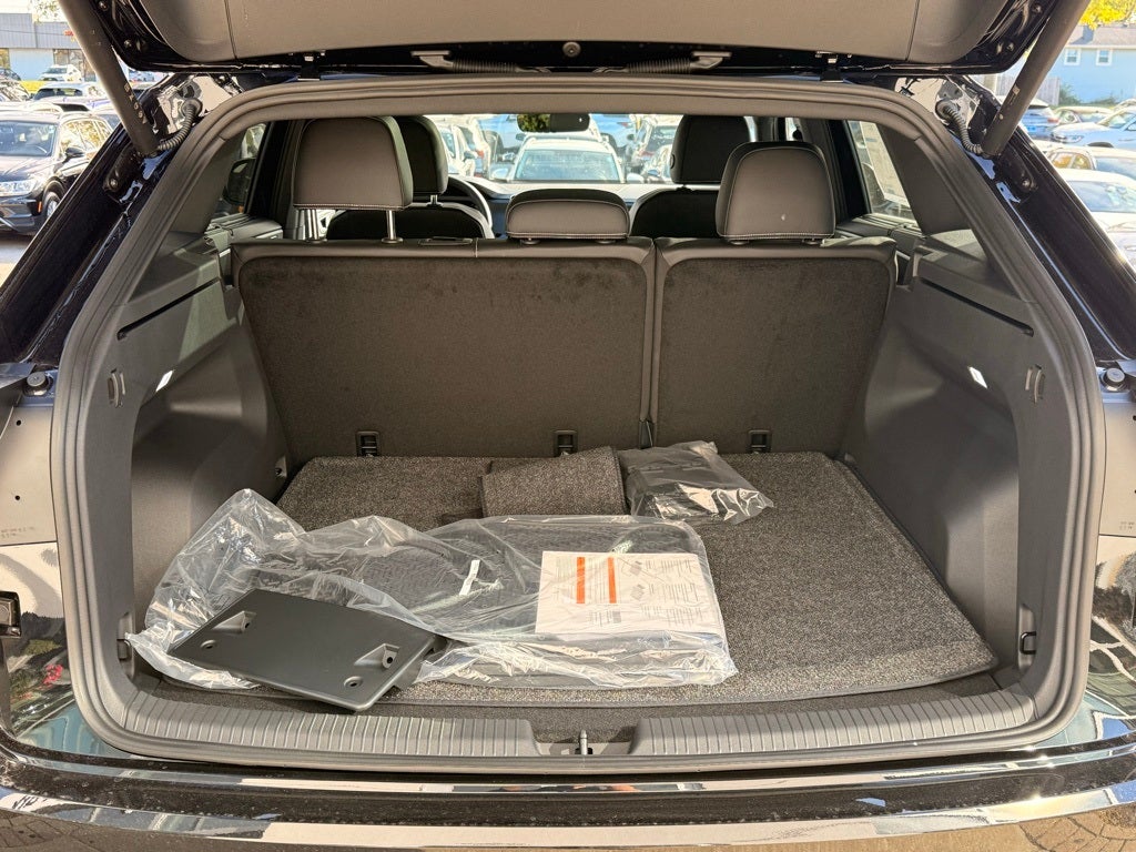 2026 Volkswagen Atlas Cross Sport 2.0T SEL R-Line Black