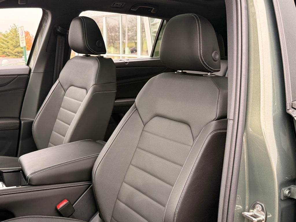 2026 Volkswagen Atlas Cross Sport 2.0T SEL R-Line Black