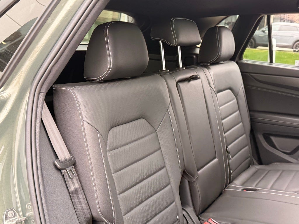 2026 Volkswagen Atlas Cross Sport 2.0T SEL R-Line Black