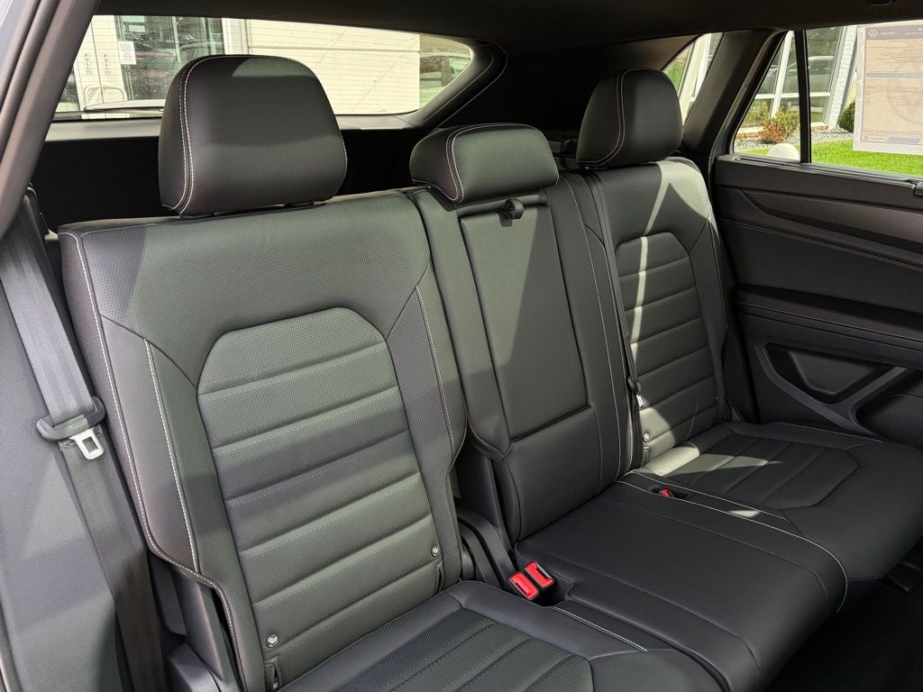 2026 Volkswagen Atlas Cross Sport 2.0T SEL R-Line Black