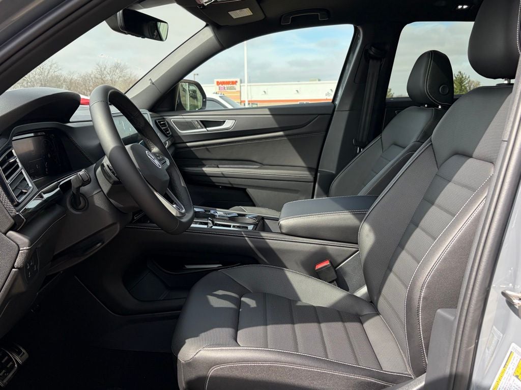 2026 Volkswagen Atlas Cross Sport 2.0T SEL R-Line Black