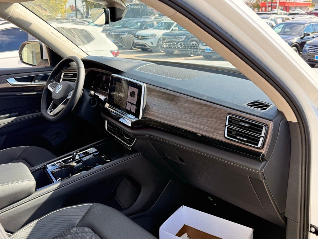 2026 Volkswagen Atlas 2.0T SEL Premium R-Line