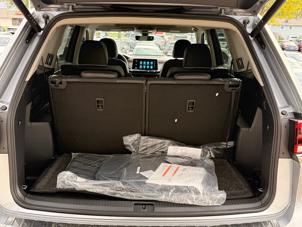 2026 Volkswagen Atlas 2.0T SEL Premium R-Line