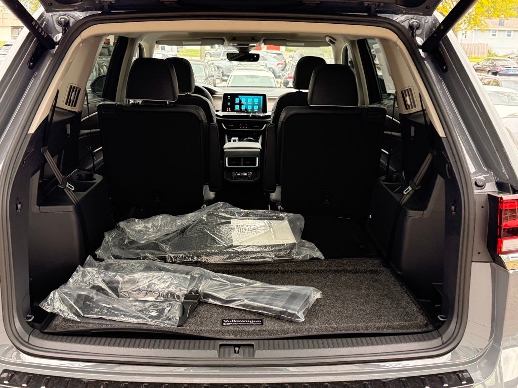 2026 Volkswagen Atlas 2.0T SEL Premium R-Line