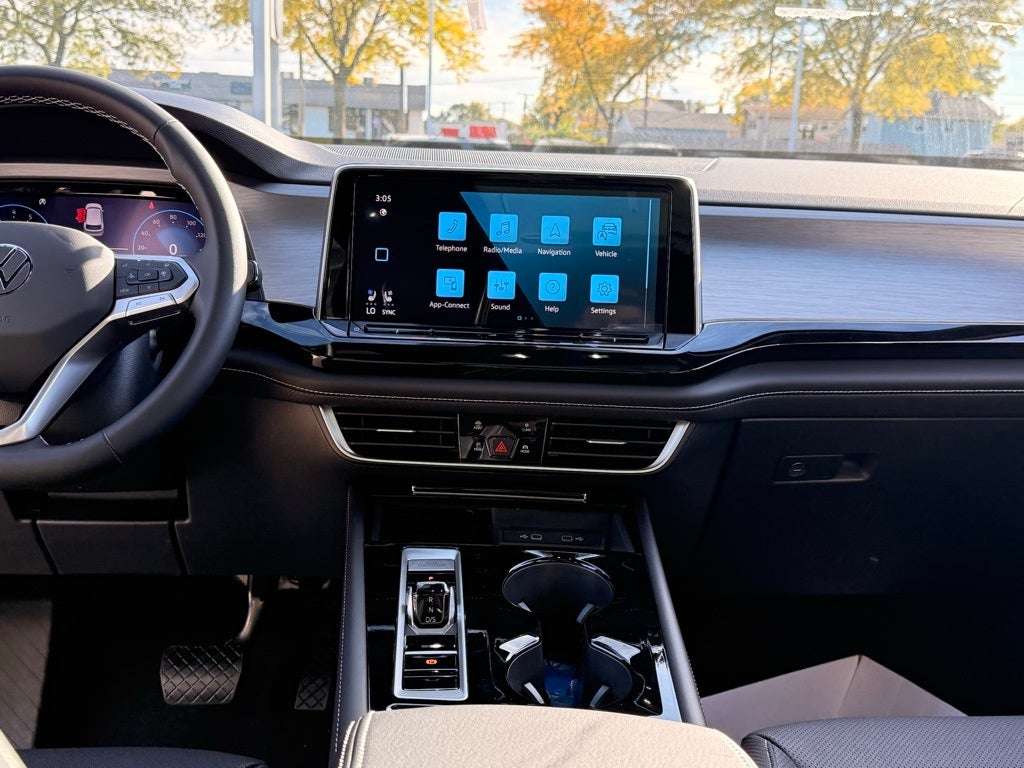 2026 Volkswagen Atlas Cross Sport 2.0T SE w/Technology