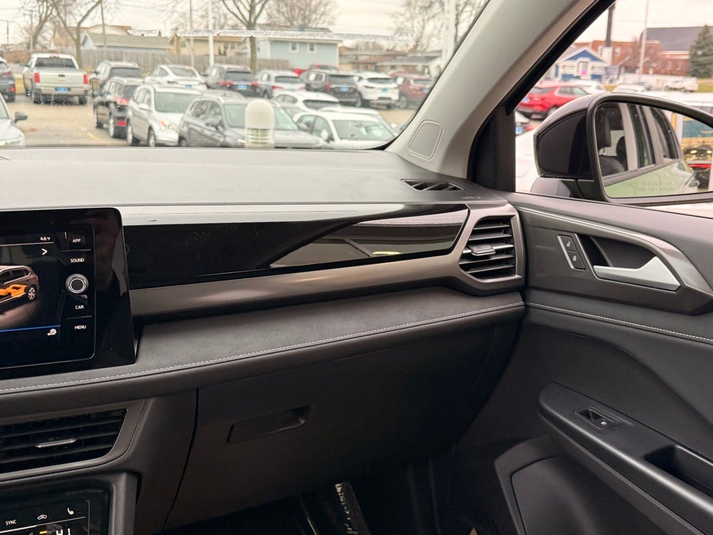 2026 Volkswagen Taos 1.5T SE Black