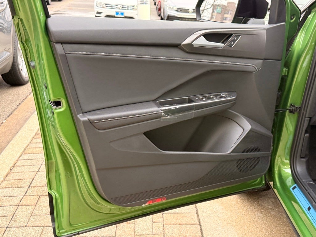 2026 Volkswagen Taos 1.5T SE Black