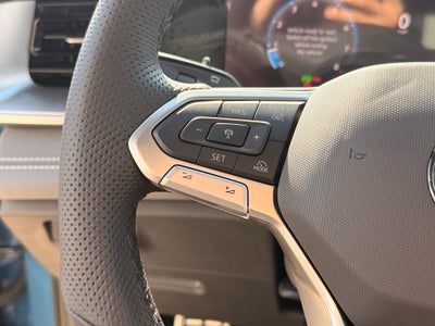 2025 Volkswagen Tiguan 2.0T SE R-Line Black