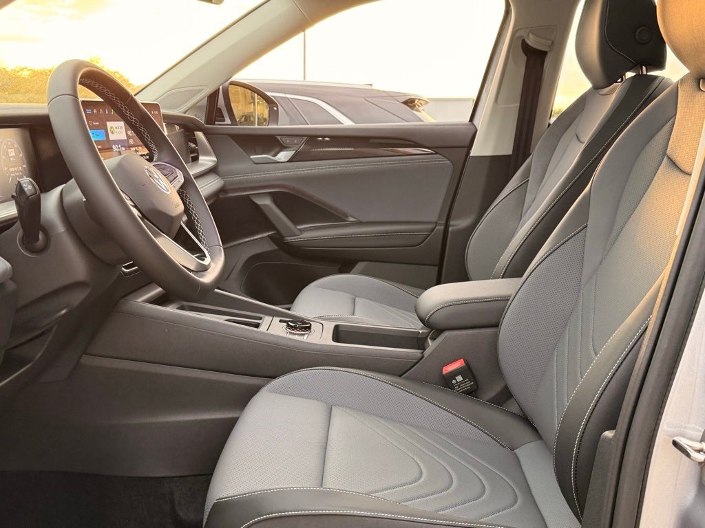 2025 Volkswagen Tiguan 2.0T SE