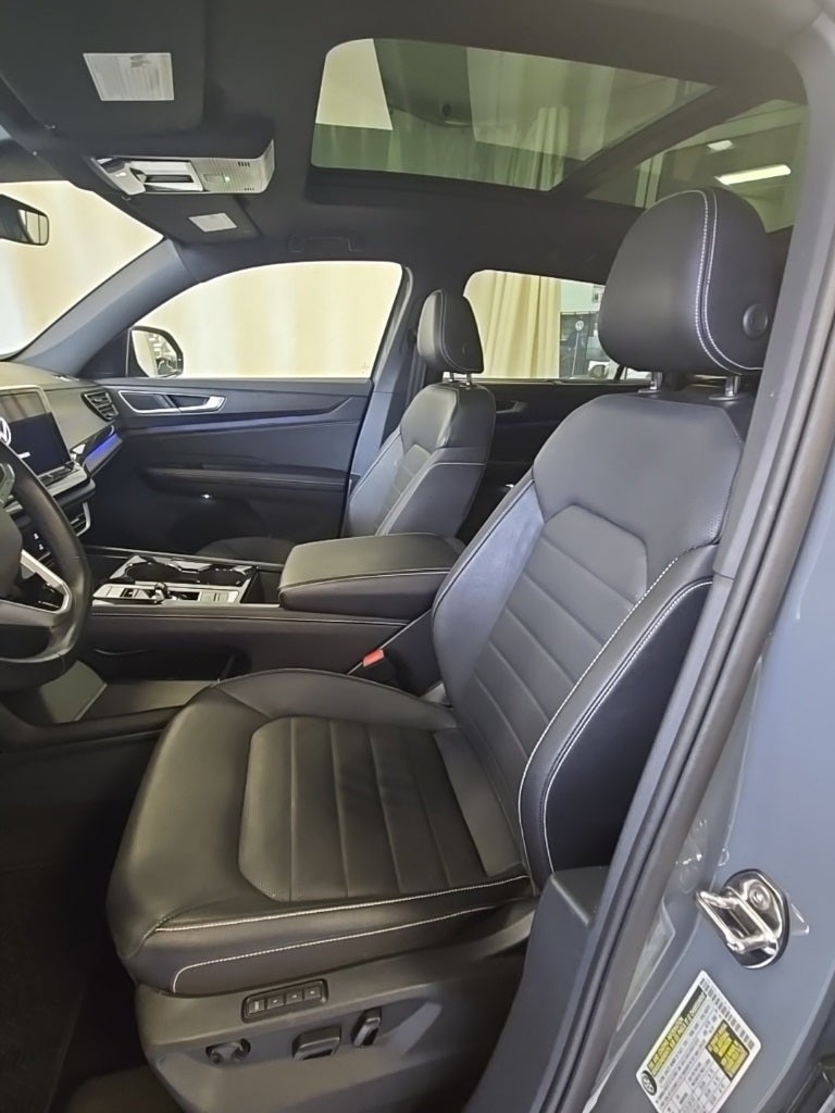 2025 Volkswagen Atlas Cross Sport 2.0T SEL R-Line Black