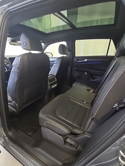 2025 Volkswagen Atlas Cross Sport 2.0T SEL R-Line Black