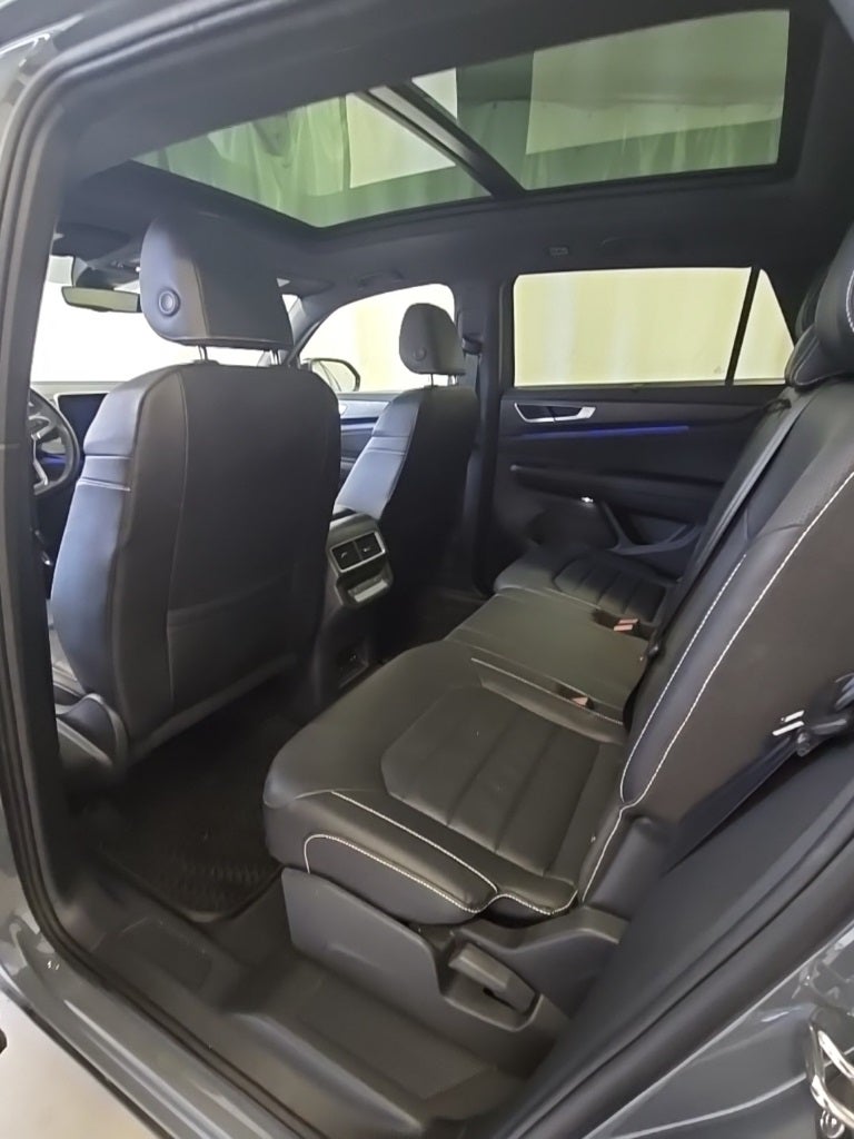 2025 Volkswagen Atlas Cross Sport 2.0T SEL R-Line Black