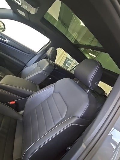 2025 Volkswagen Atlas Cross Sport 2.0T SEL R-Line Black