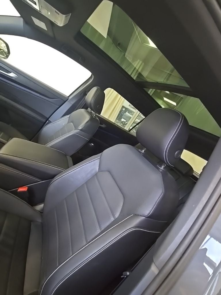 2025 Volkswagen Atlas Cross Sport 2.0T SEL R-Line Black