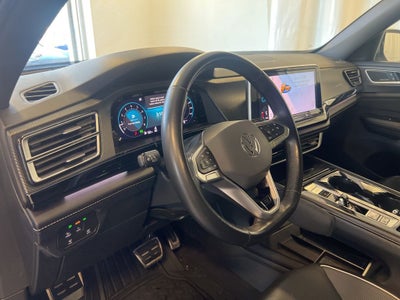 2024 Volkswagen Atlas Cross Sport 2.0T SEL Premium R-Line AWD