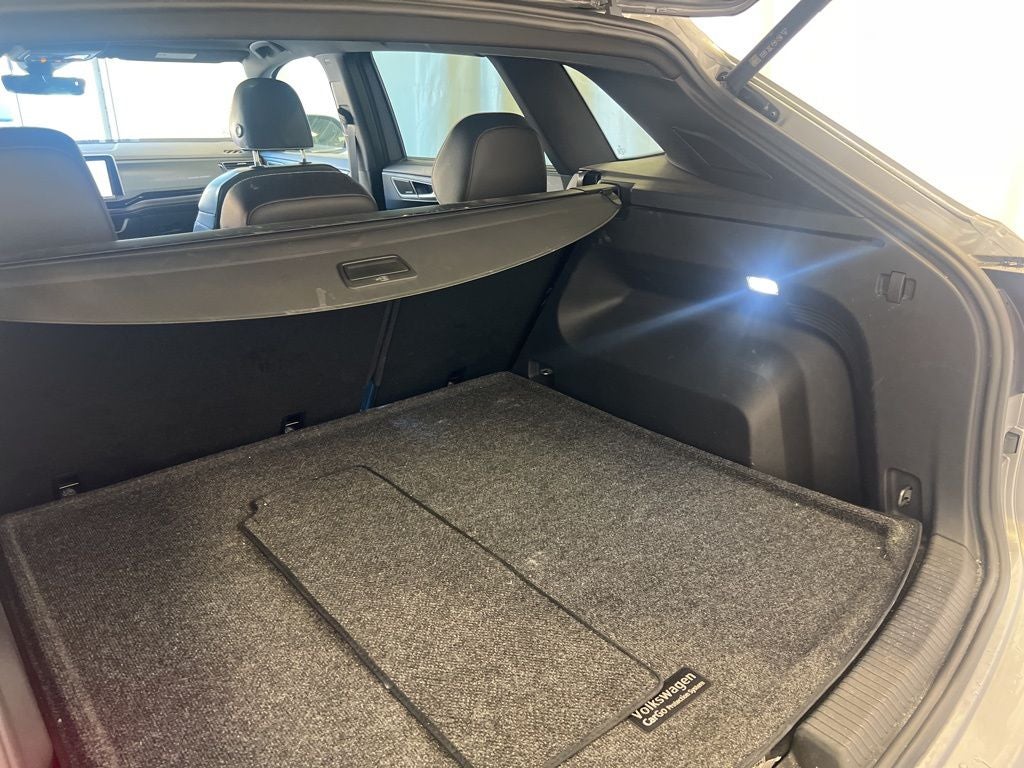 2024 Volkswagen Atlas Cross Sport 2.0T SEL Premium R-Line AWD