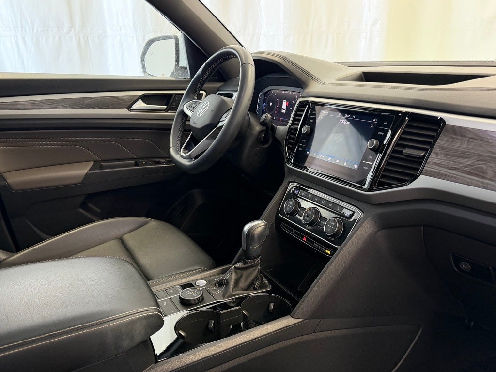 2023 Volkswagen Atlas Cross Sport 2.0T SE w/Technology AWD