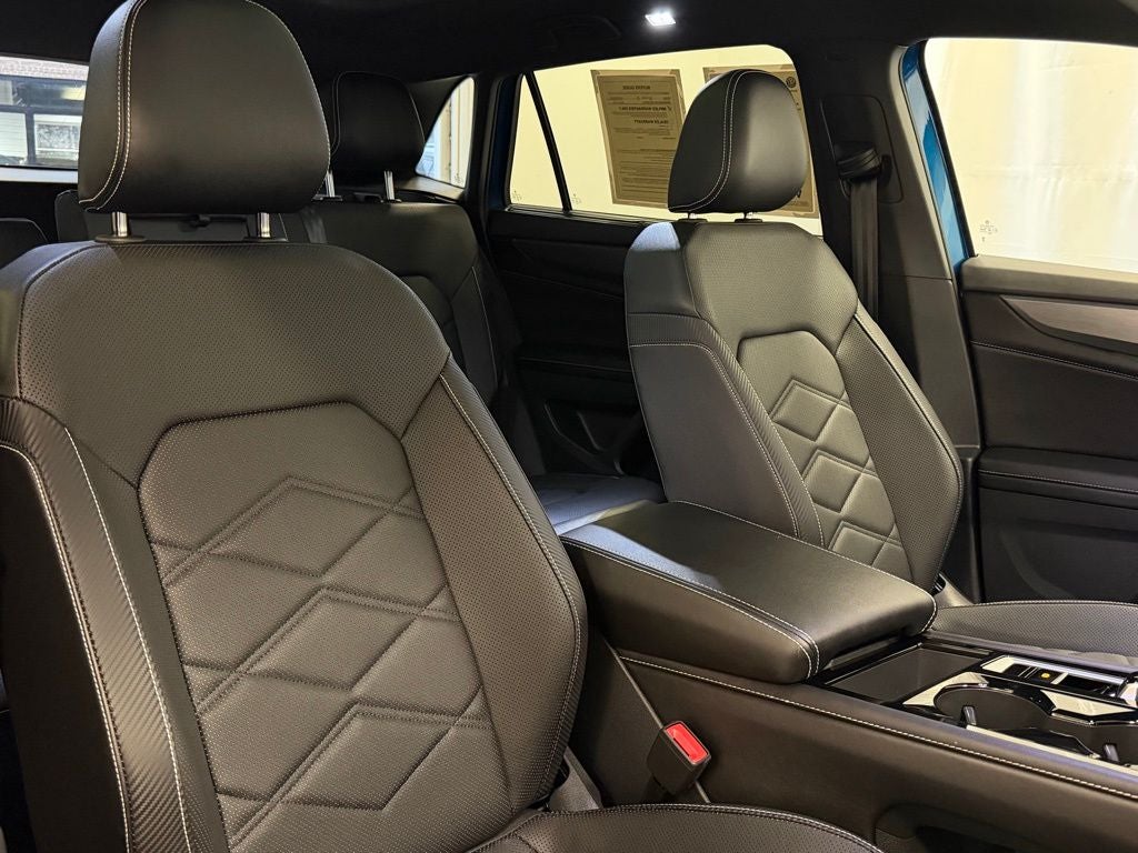 2025 Volkswagen Atlas Cross Sport 2.0T SE w/Technology AWD