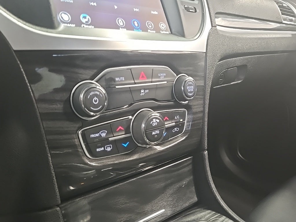 2022 Chrysler 300 Touring