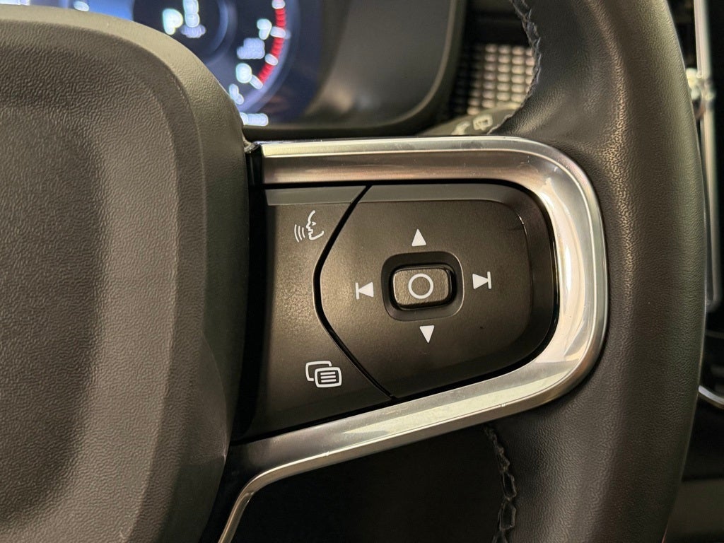 2022 Volvo XC40 R-Design AWD