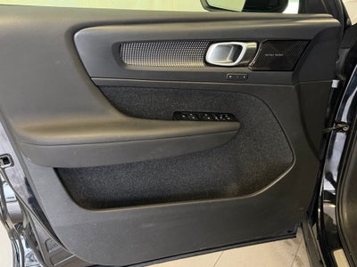 2022 Volvo XC40 R-Design AWD