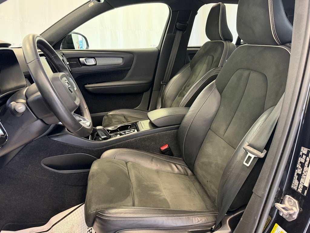 2022 Volvo XC40 R-Design AWD