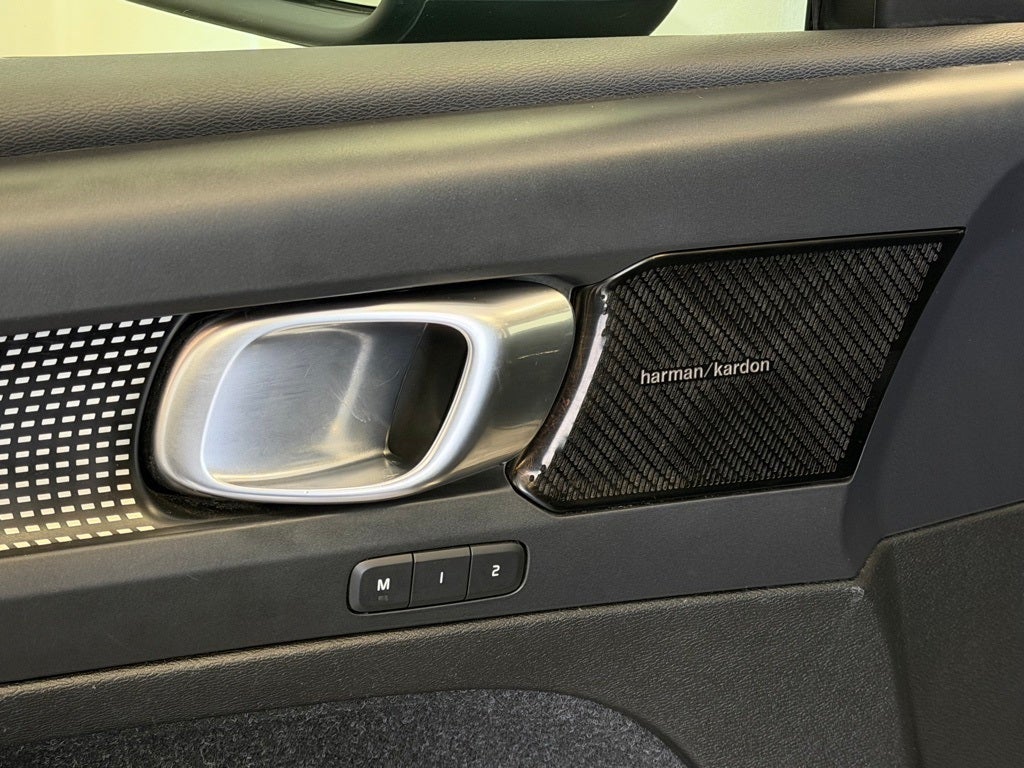 2022 Volvo XC40 R-Design AWD