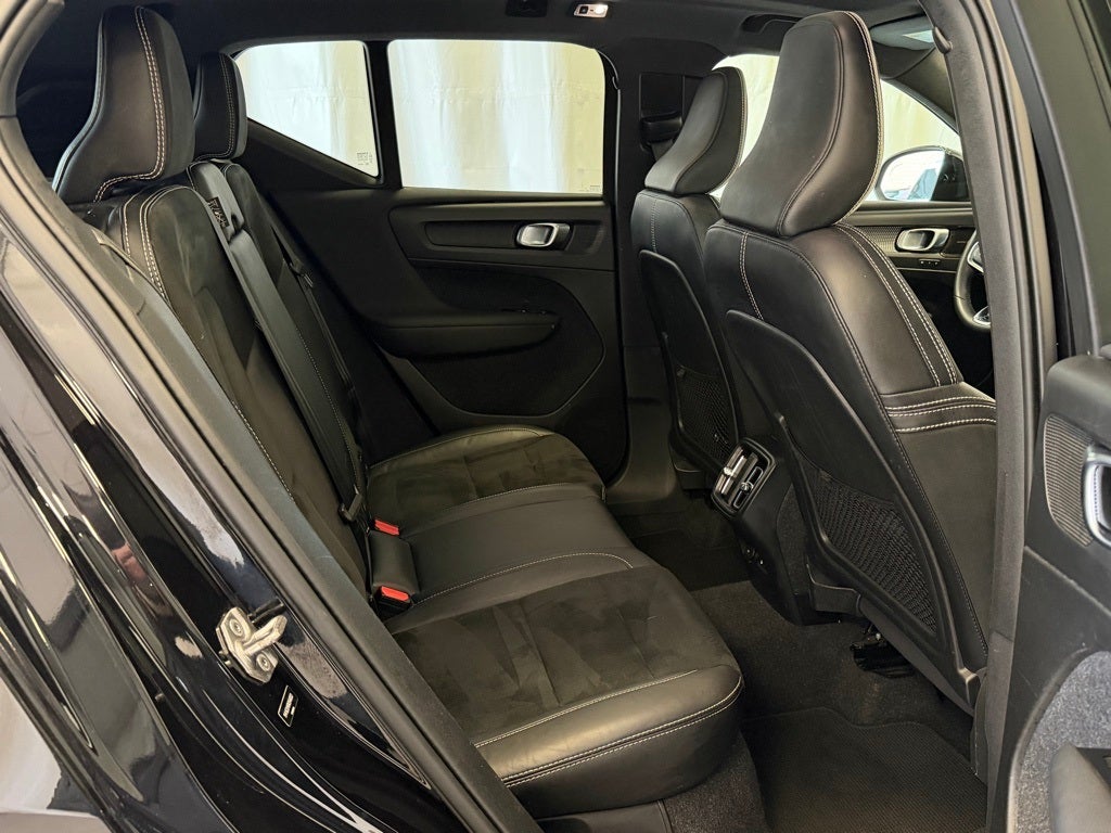 2022 Volvo XC40 R-Design AWD