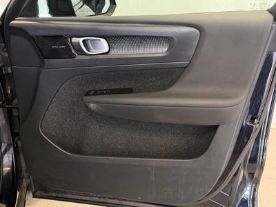 2022 Volvo XC40 R-Design AWD