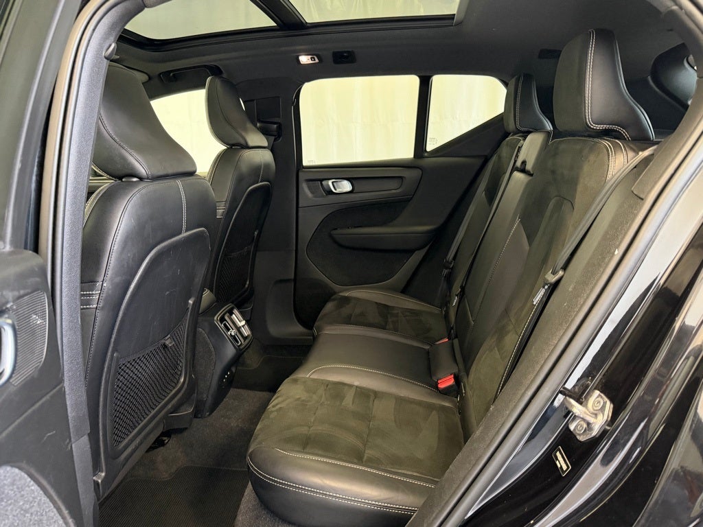 2022 Volvo XC40 R-Design AWD